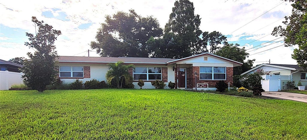 Photo of 7192 114th Lane, Seminole, FL 33772 (MLS # O6449182)