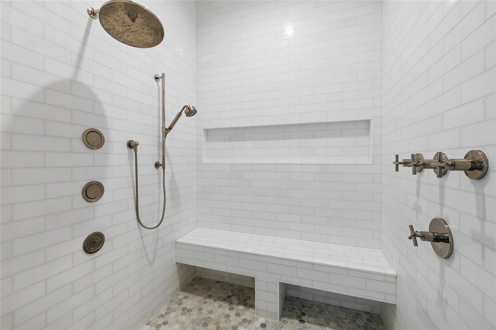 BONITA VISTA - Residential