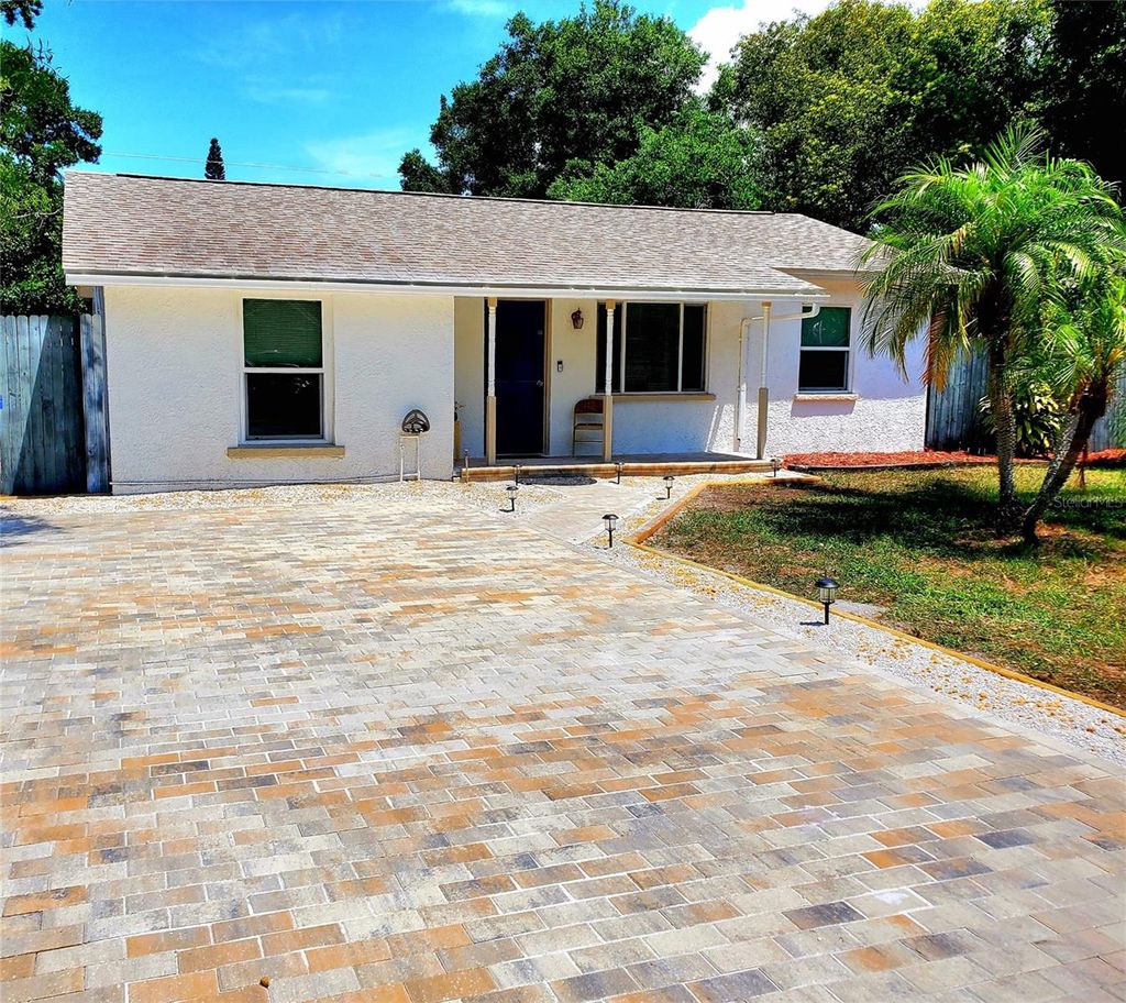 Photo of 430 1st Avenue NE, Largo, FL 33770 (MLS # TB8496325)
