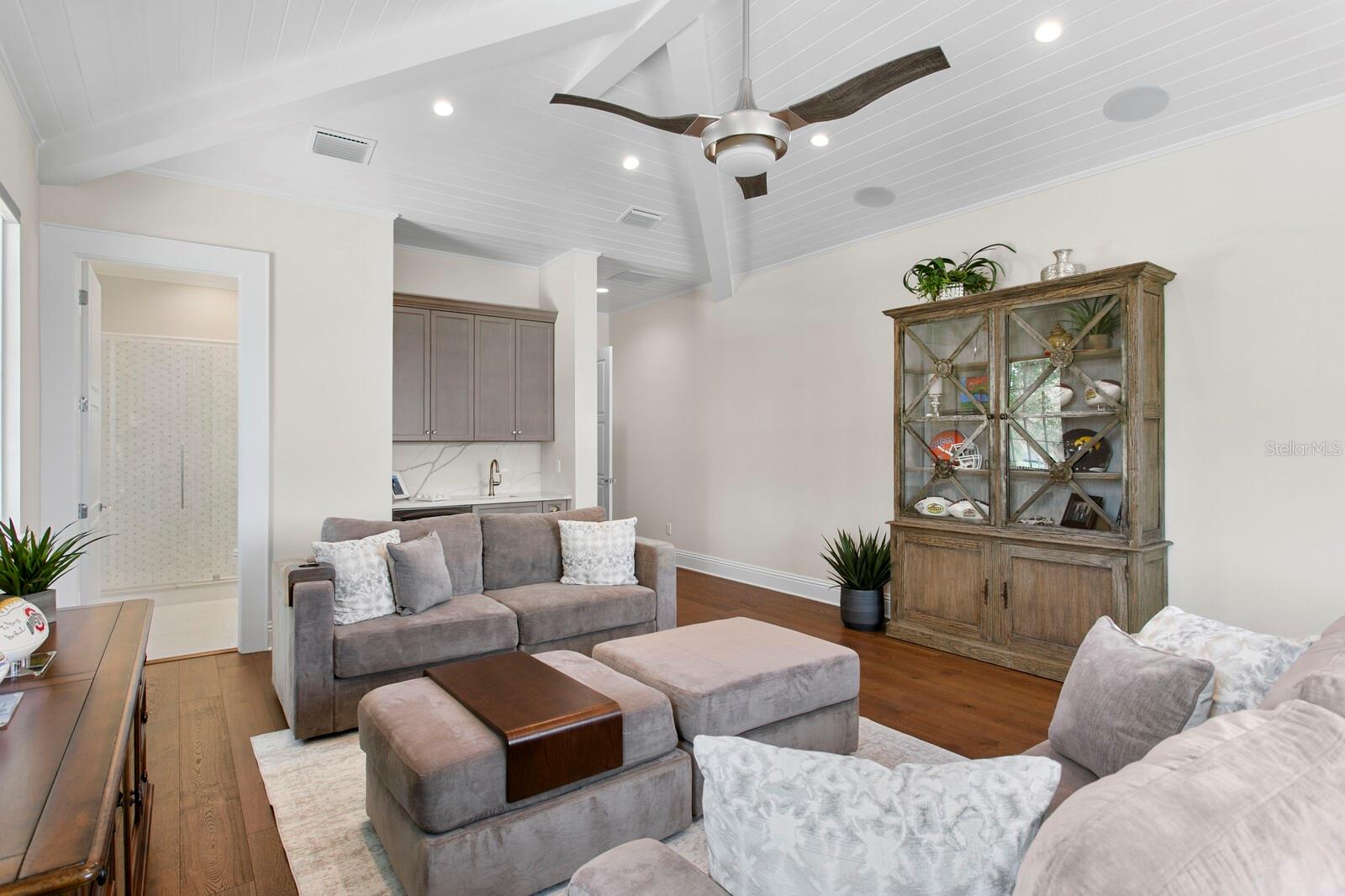 SUNSET PARK ISLES UNIT 1 - Residential