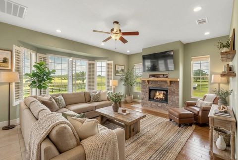 Tiny photo for 12610 NW Gainesville Road, Reddick, FL 32686 (MLS # OM718115)