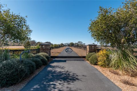 Tiny photo for 12610 NW Gainesville Road, Reddick, FL 32686 (MLS # OM718115)