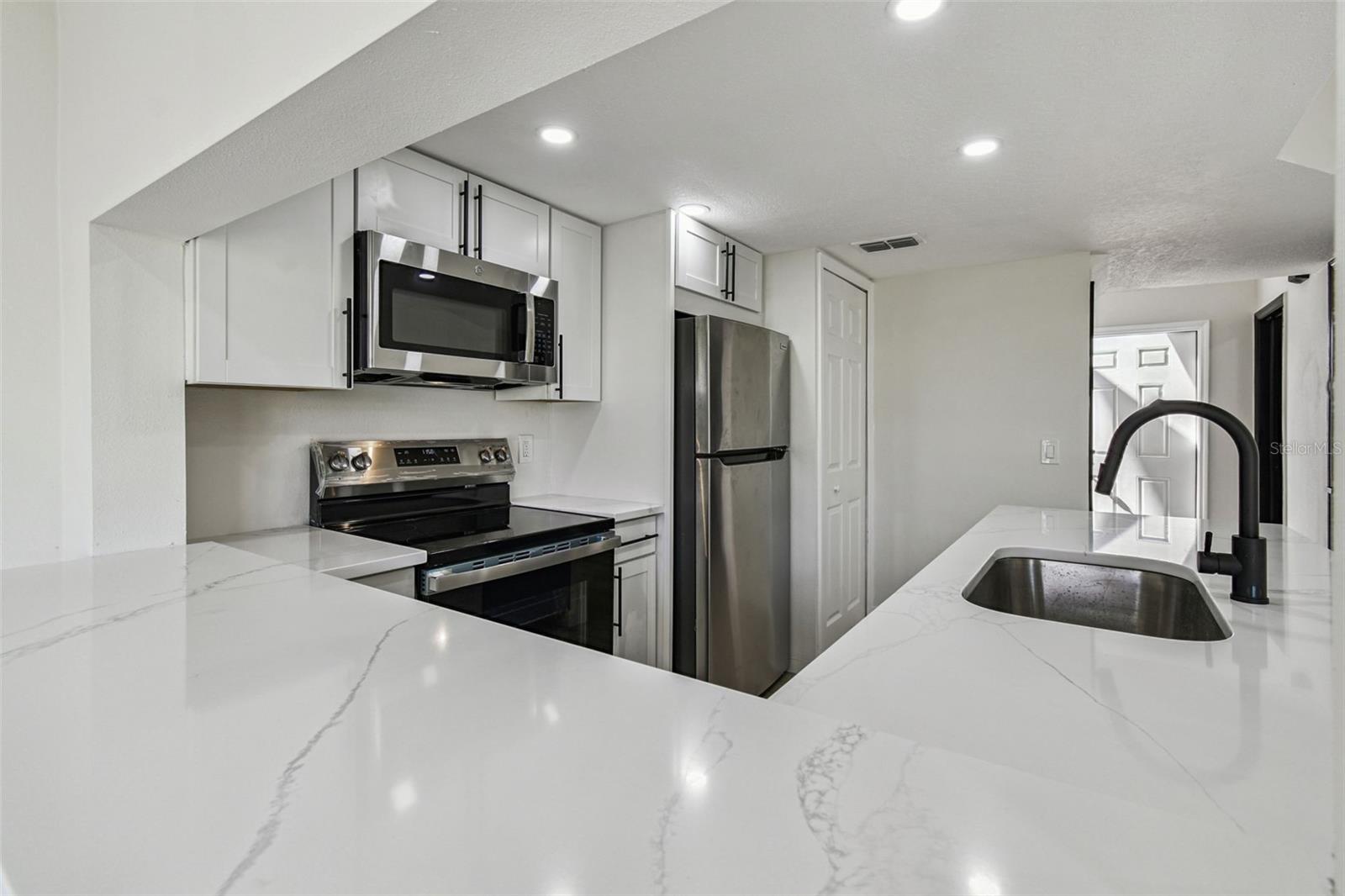 ISLAND CLUB WEST PH 02 - Residential