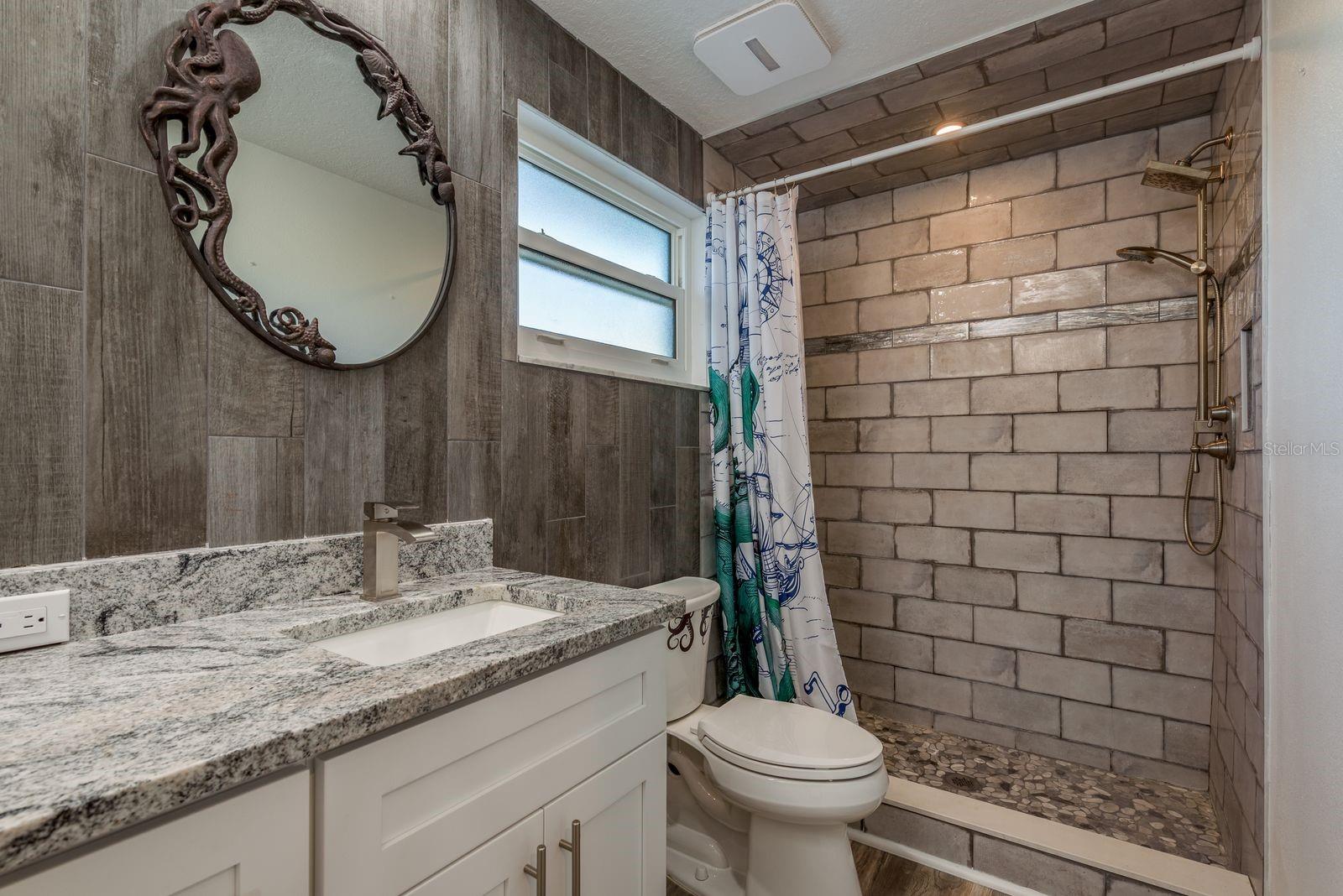 FLOR A MAR - Residential