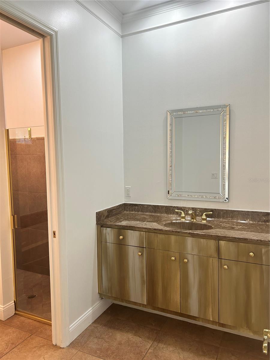 COUNTRY CREEK - Residential Lease