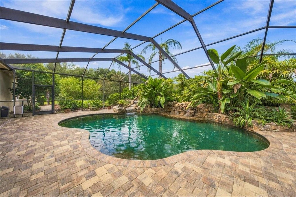 Photo of 5513 Keeler Oak Street, Lithia, FL 33547 (MLS # TB8551462)