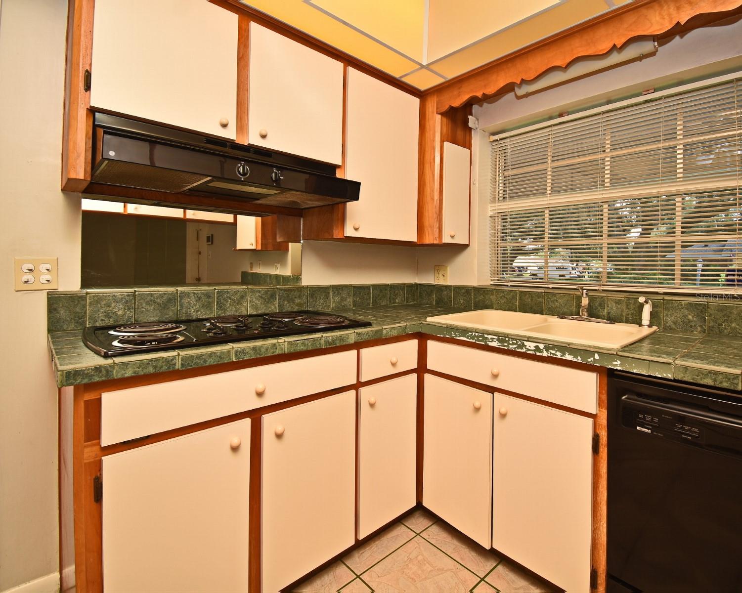 ENGLISH ESTATES UNIT 2 - Residential