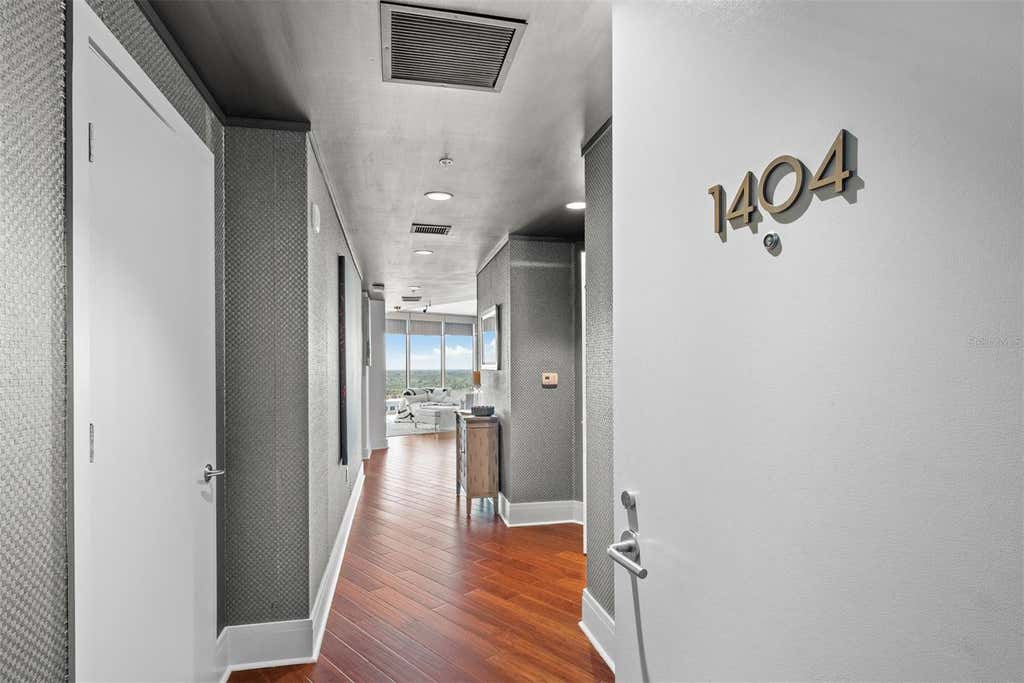 Photo of 260 S Osceola Avenue #1404, Orlando, FL 32801 (MLS # O6427286)
