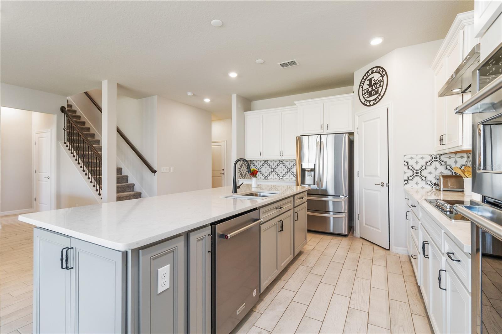 2710 FORESTDALE STREET