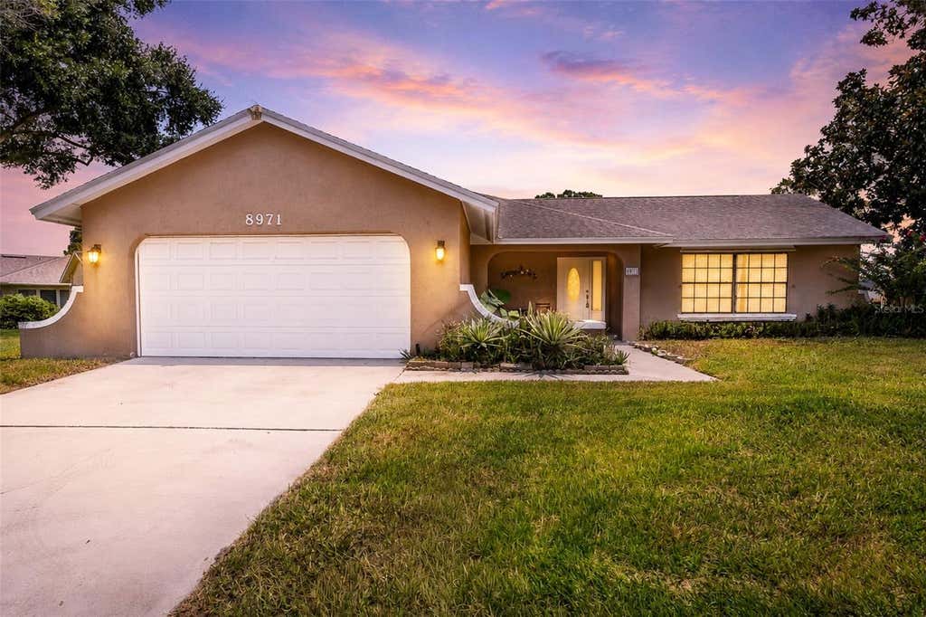Photo of 8971 Angelica Drive, Orlando, FL 32836 (MLS # O6433841)