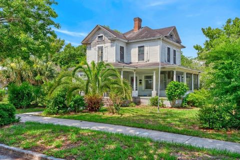 Photo of 102 S Trowell Avenue, Umatilla, FL 32784 (MLS # G5112904)