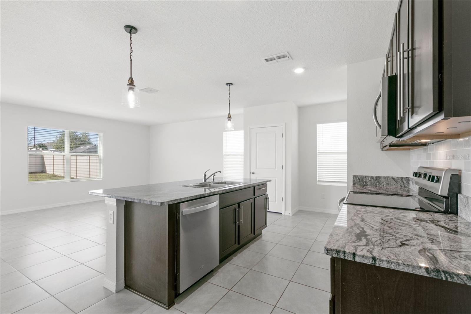 AVALON PARK WEST NORTH PH 1A & - Residential Lease