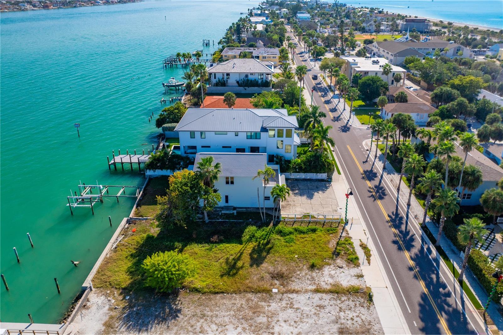 1805 PASS-A-GRILLE WAY