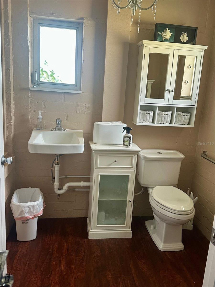 BUCKEYE COURT REP - Commercial Lease