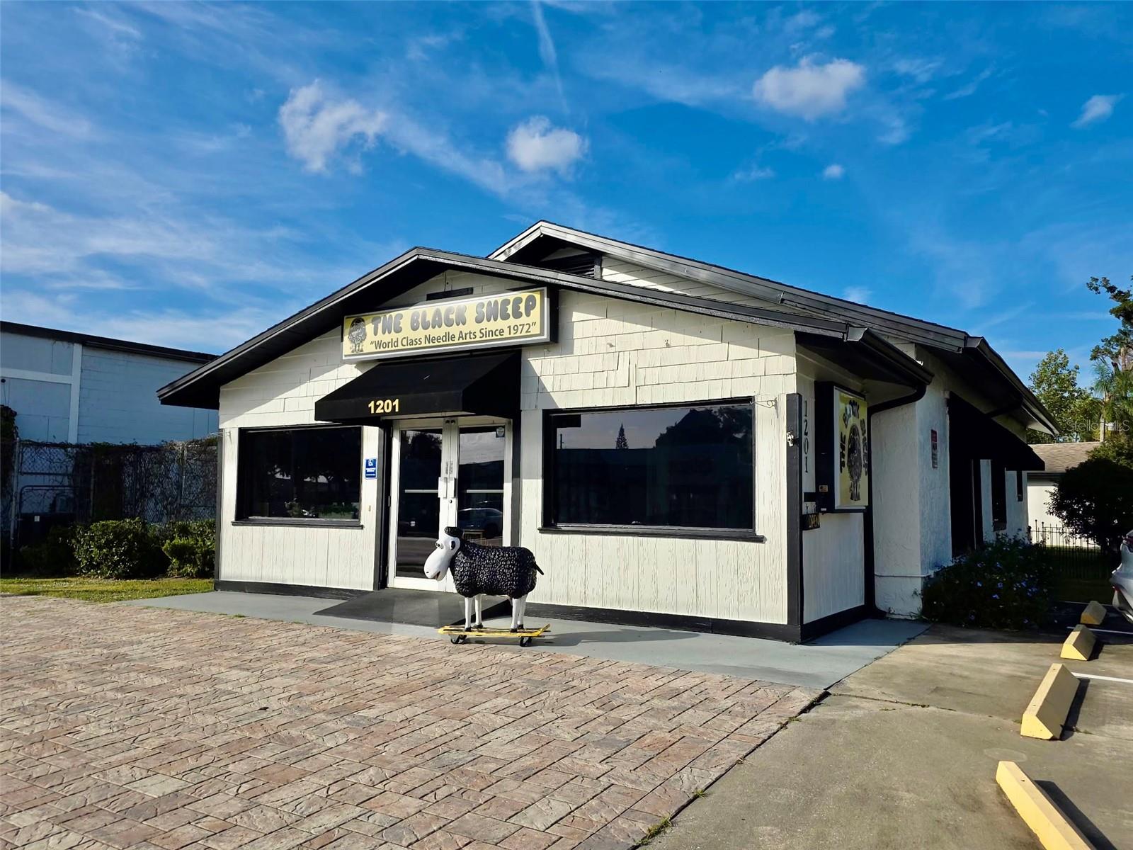 BUCKEYE COURT REP - Commercial Lease