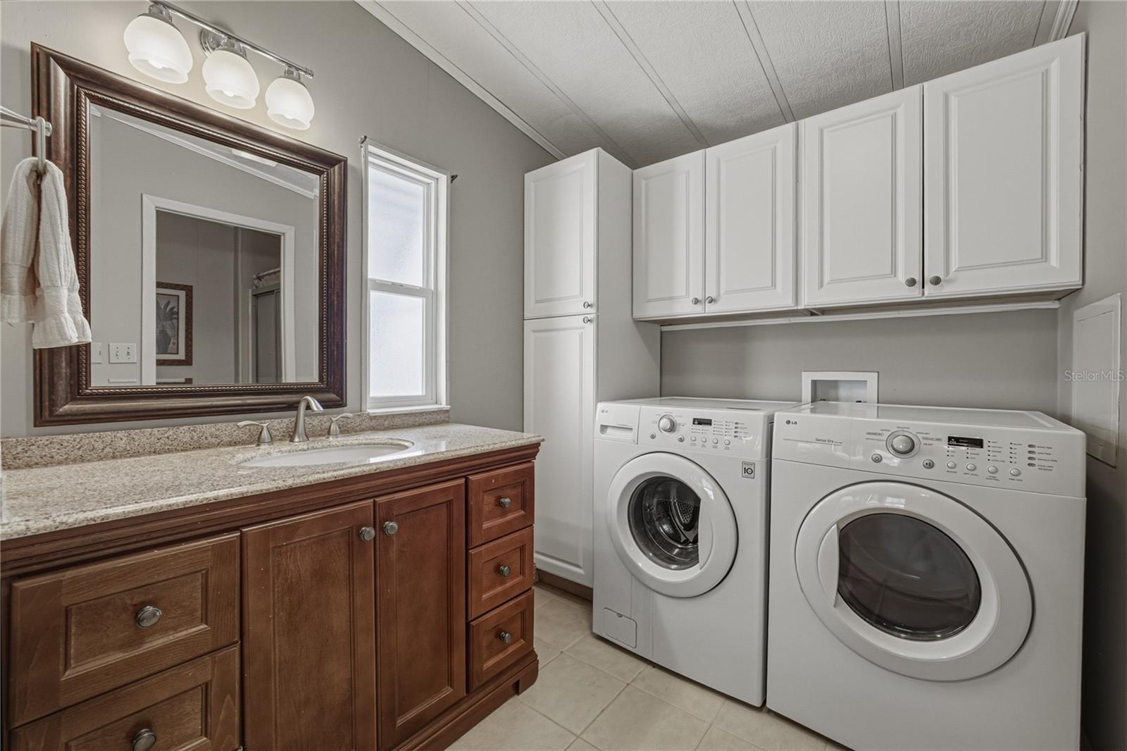 COLONY HILLS COMMUNITY - Residential