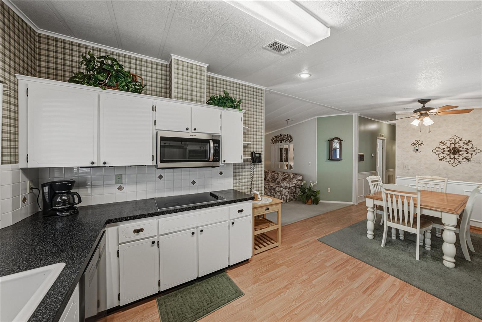 COLONY HILLS COMMUNITY - Residential