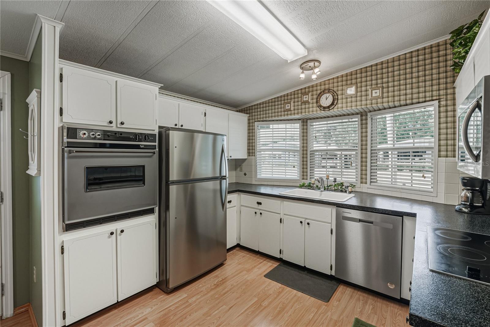 COLONY HILLS COMMUNITY - Residential