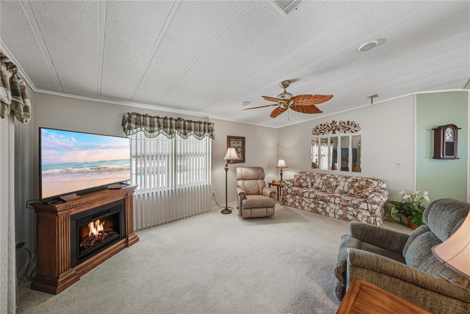 COLONY HILLS COMMUNITY - Residential