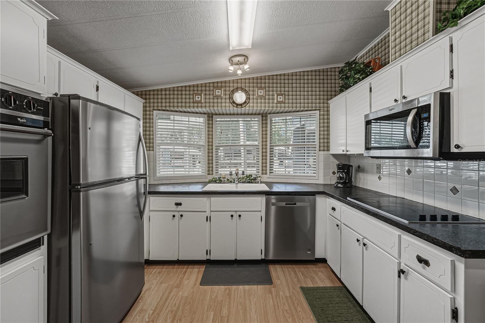 COLONY HILLS COMMUNITY - Residential