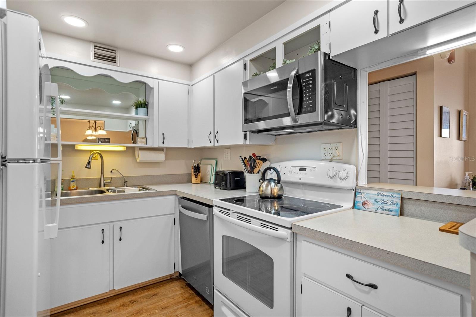 AQUARIUS OCEANFRONT - Residential