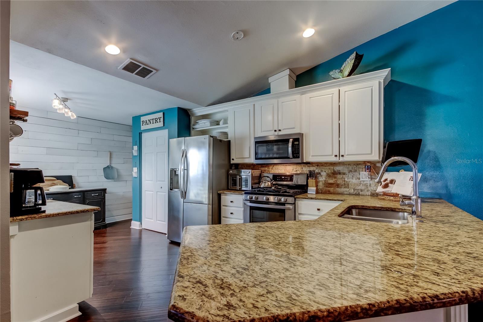 CLUBHOUSE ESTATES OF COUNTRYSIDE - Residential