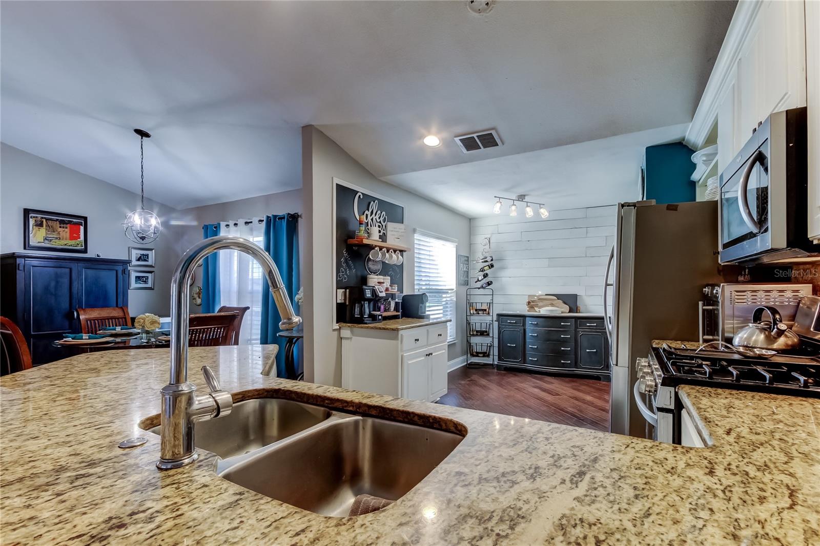 CLUBHOUSE ESTATES OF COUNTRYSIDE - Residential