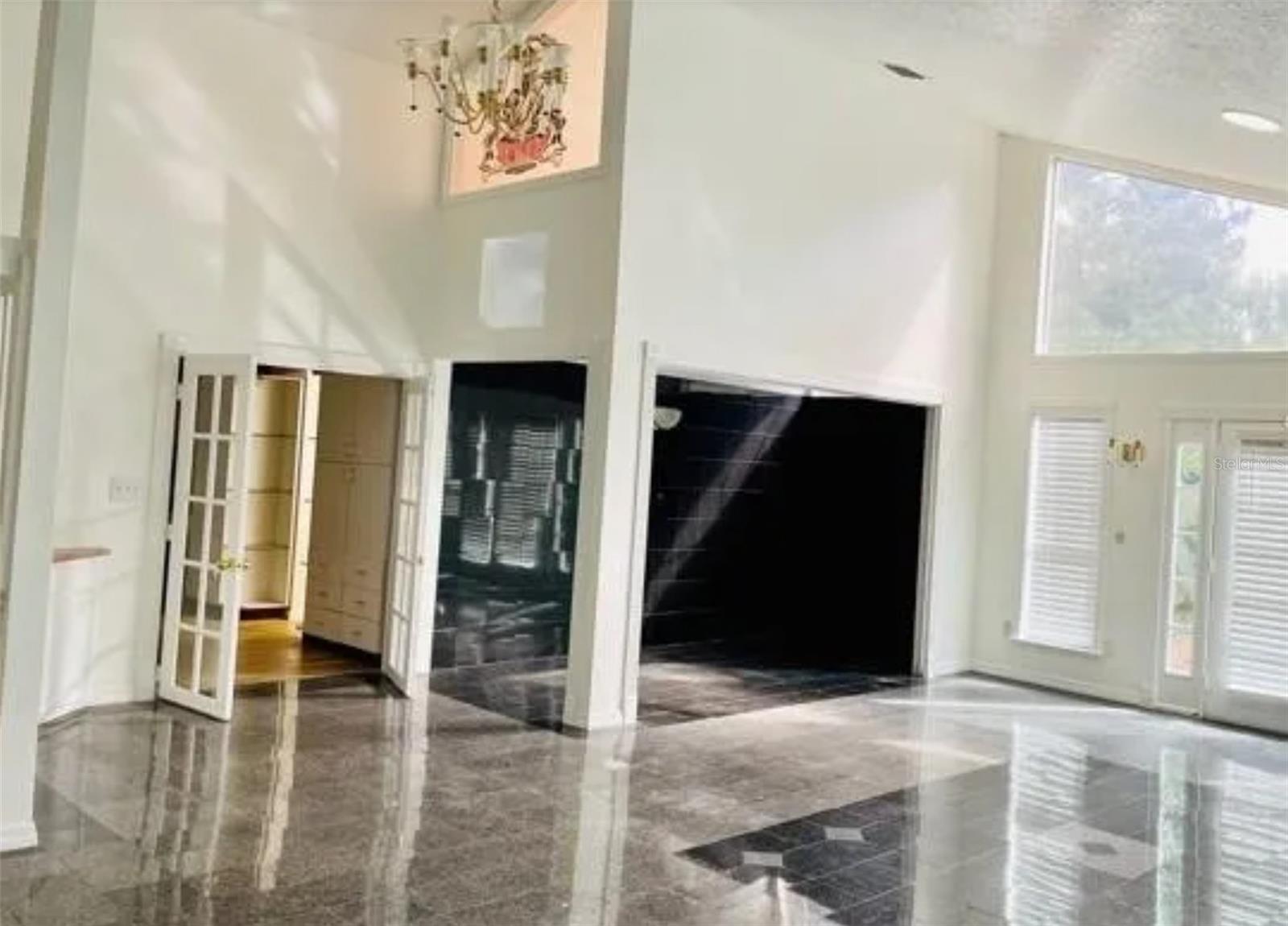 211 S SHADOWBAY BOULEVARD