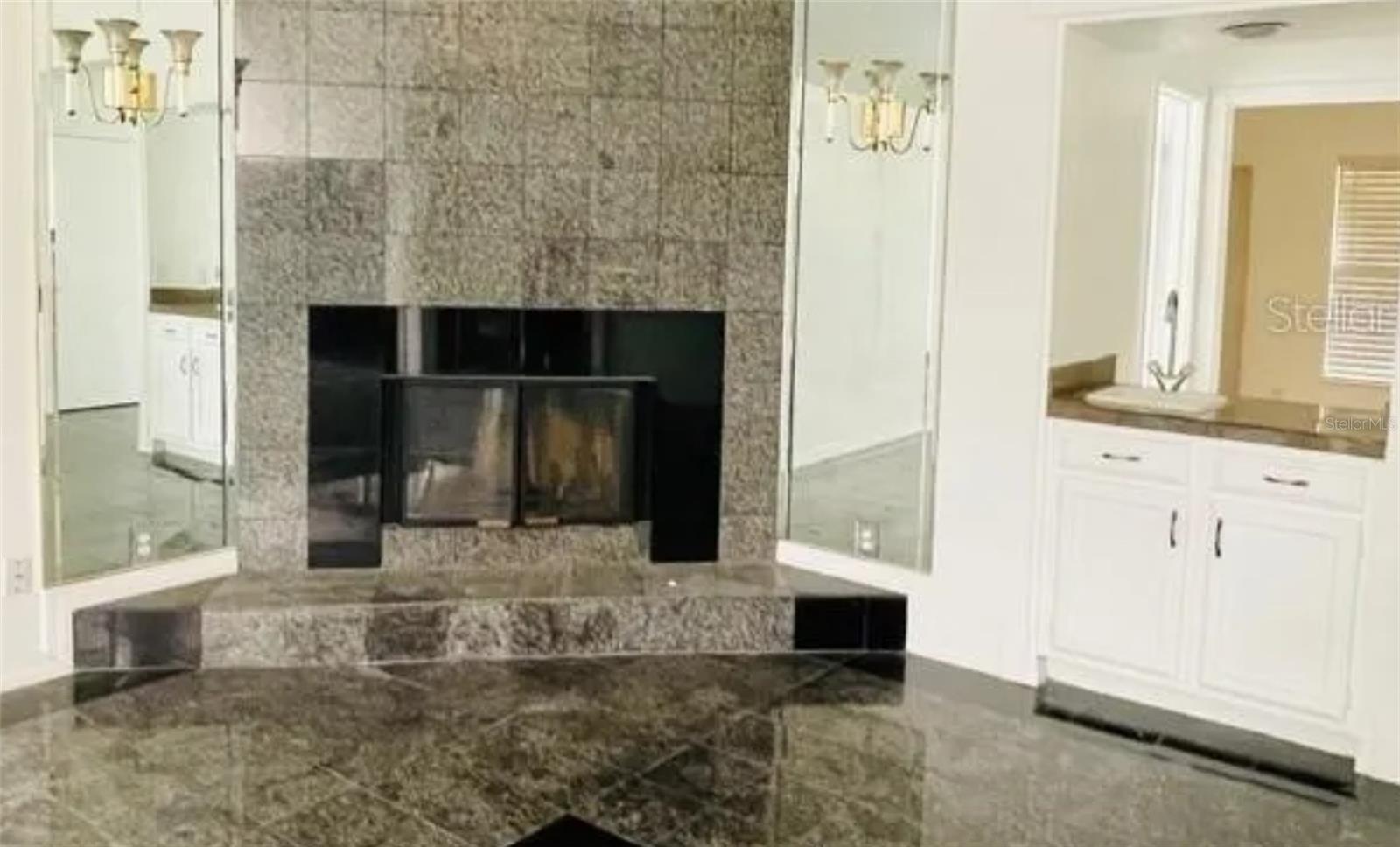 211 S SHADOWBAY BOULEVARD