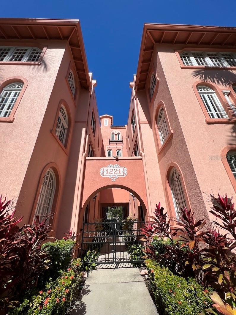 1221 N PALM AVENUE 204