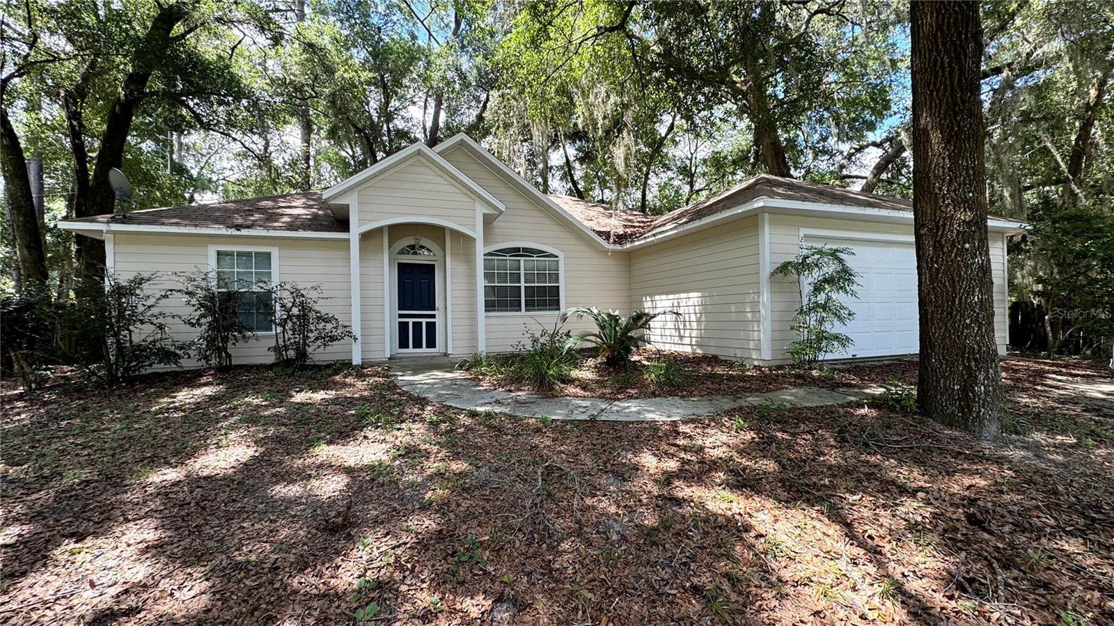 Spacious Home in great SW Location!
Enjoy living in a quiet community off of Williston Road which is minutes away from UF Health Shands, VA and Vet School! Spacious 3 bedroom, 2 bath home with split bedroom plan, new luxury vinyl flooring, fresh exterior/interior paint. With great room overlooking kitchen with NEW refrigerator and separate dining room. Great for entertaining or spending time with loved ones. Sliding glass doors lead to screened back patio. The laundry room is indoors has washer and dryer hookups. There is a spacious two car garage also. AVAILABLE NOW.