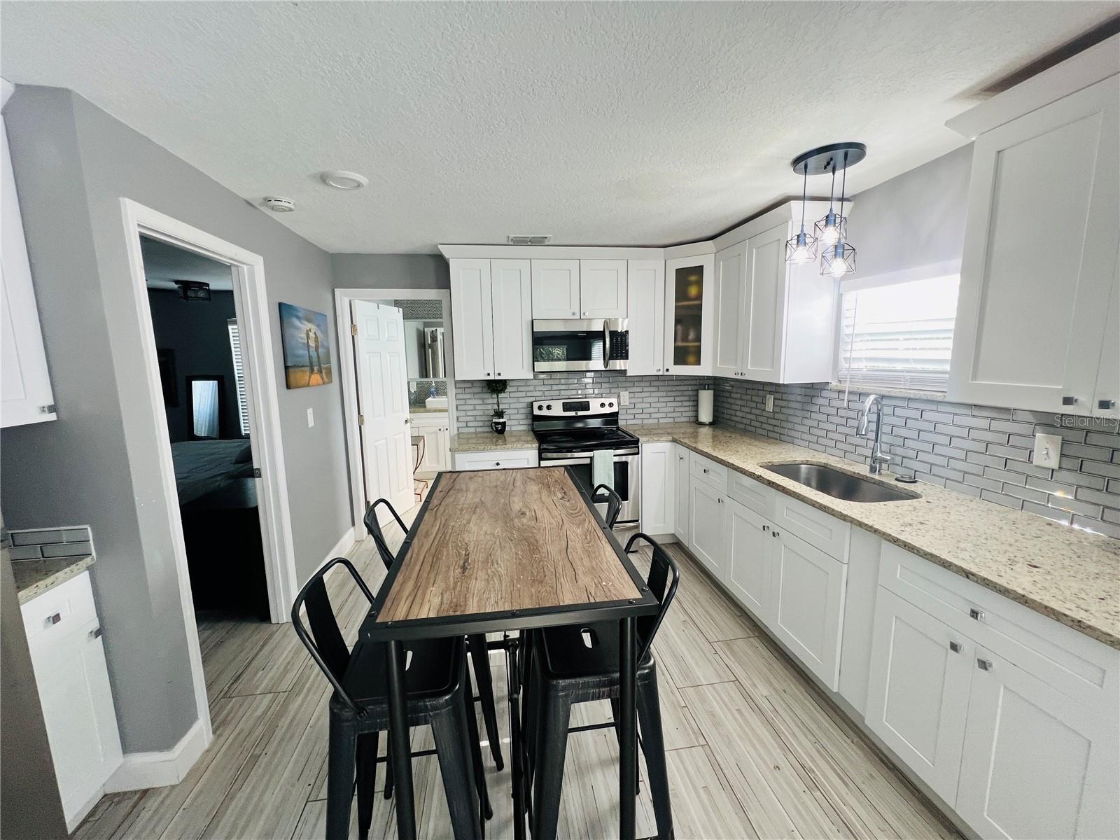 AVON SPGS - Residential Lease