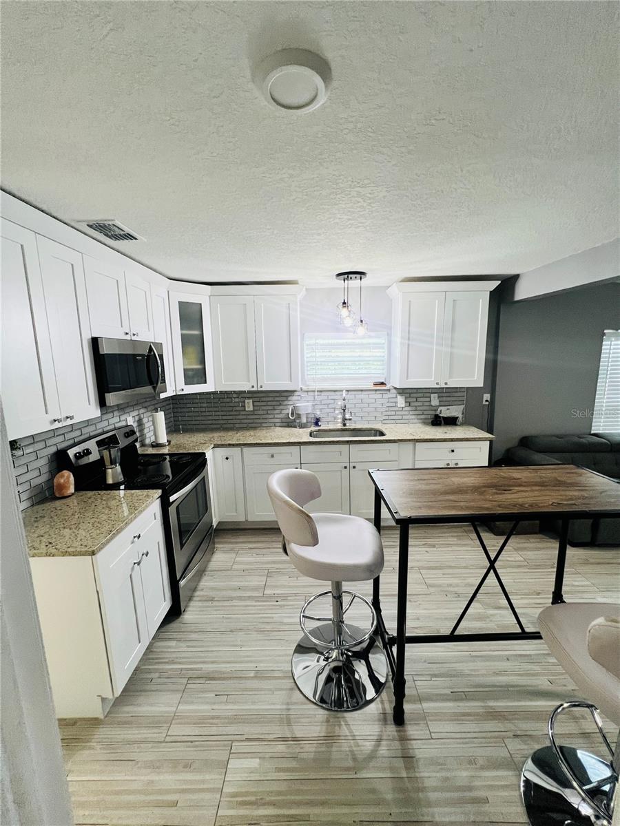 AVON SPGS - Residential Lease