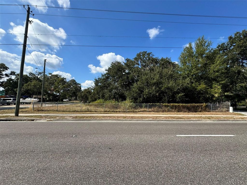 Photo of 702 Westwood Dr, Brandon, FL 33511 (MLS # TB8449539)