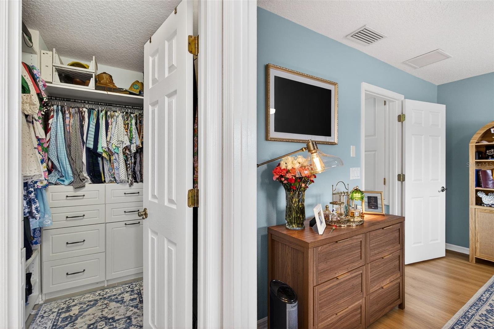 SIGNATURE LAKES - Residential