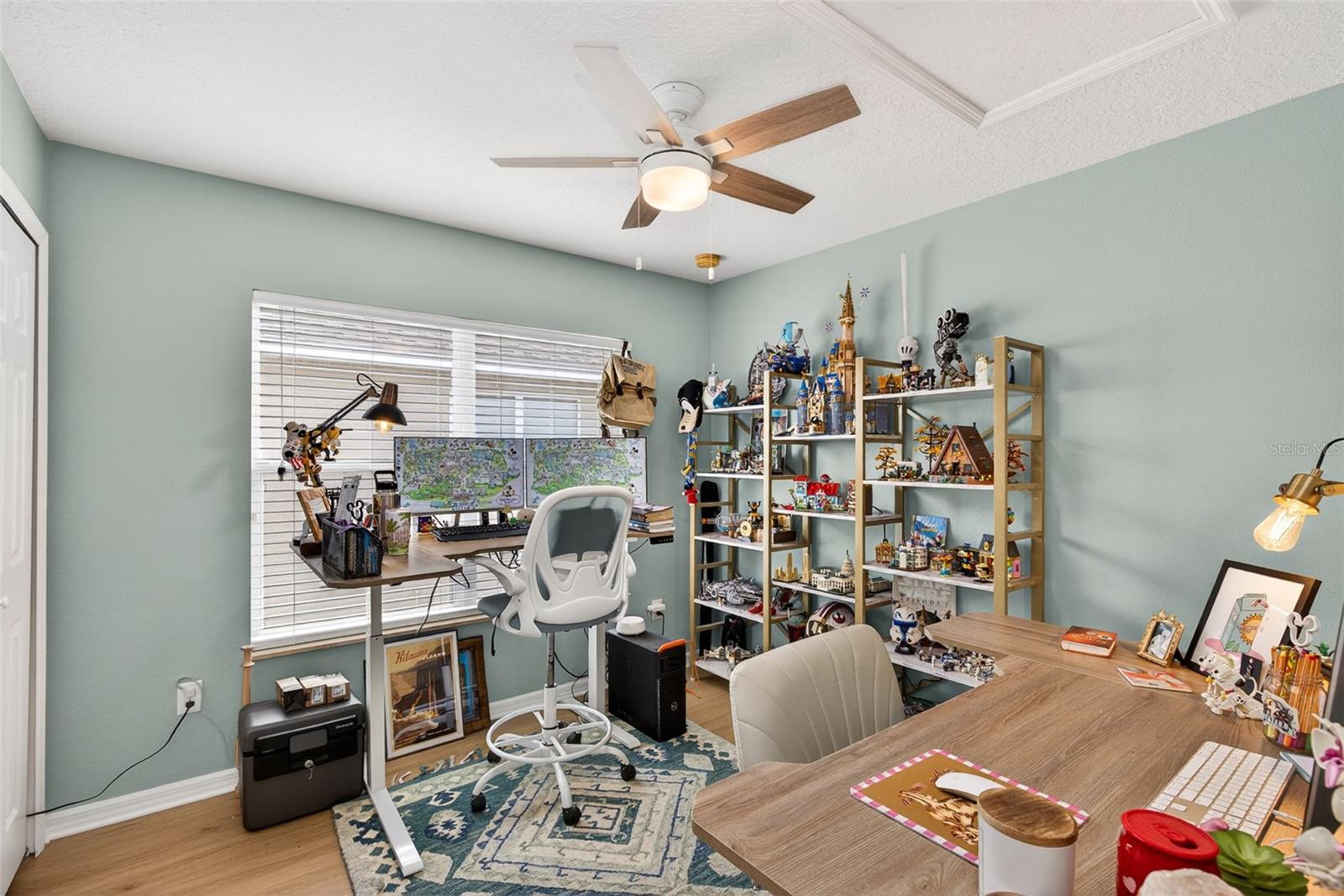 SIGNATURE LAKES - Residential