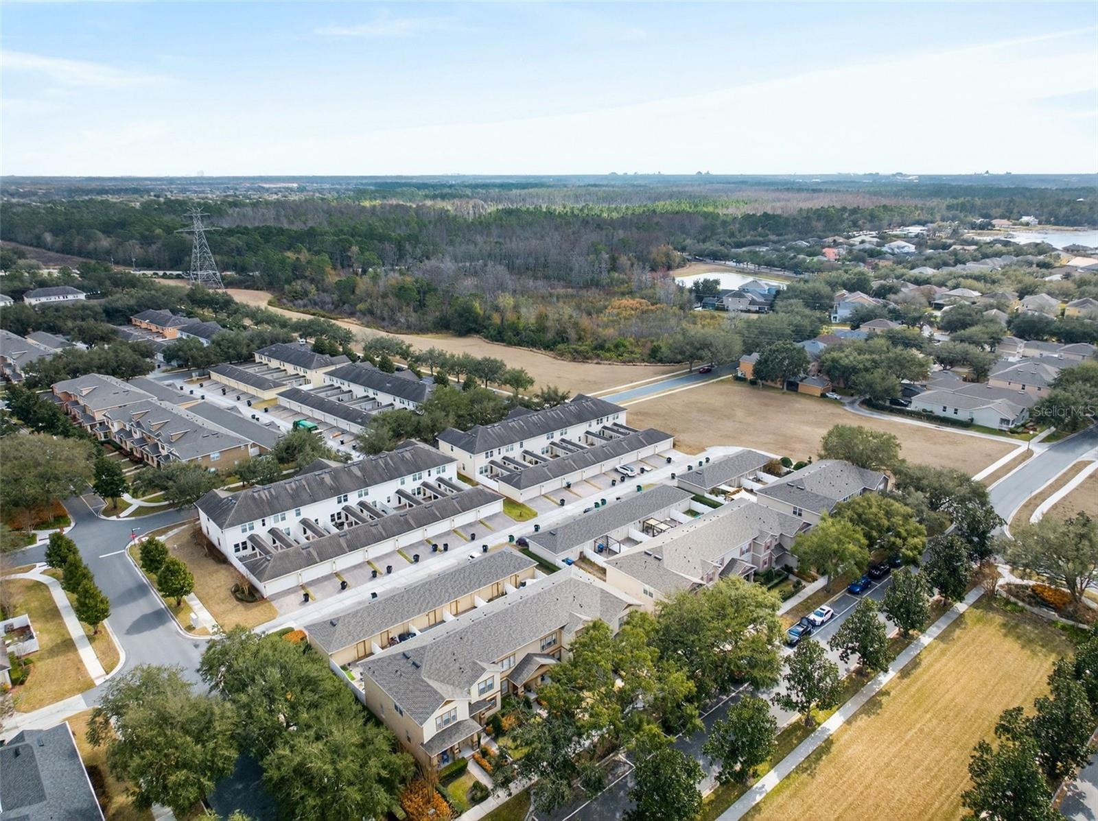 SIGNATURE LAKES - Residential