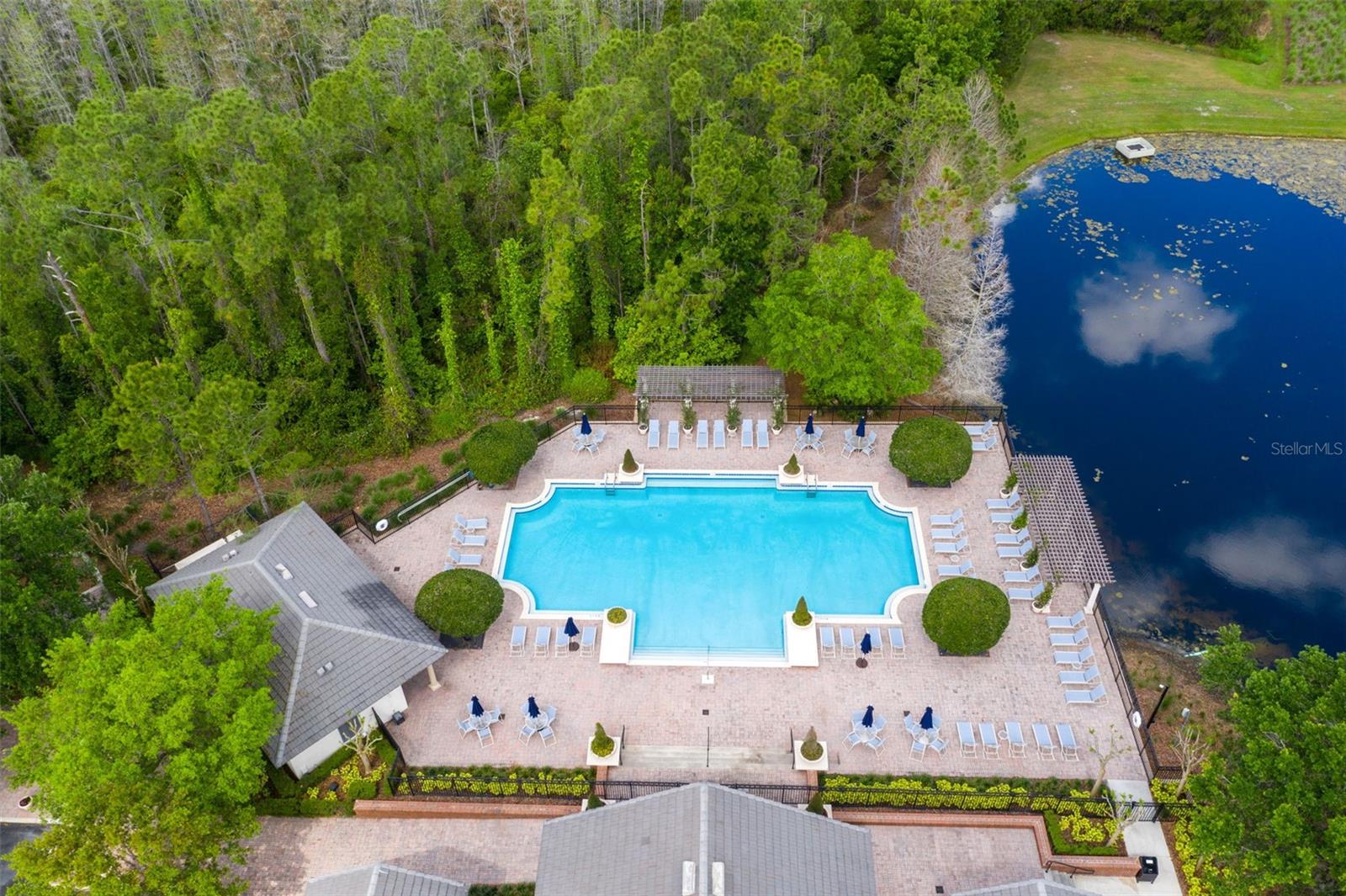 SIGNATURE LAKES - Residential