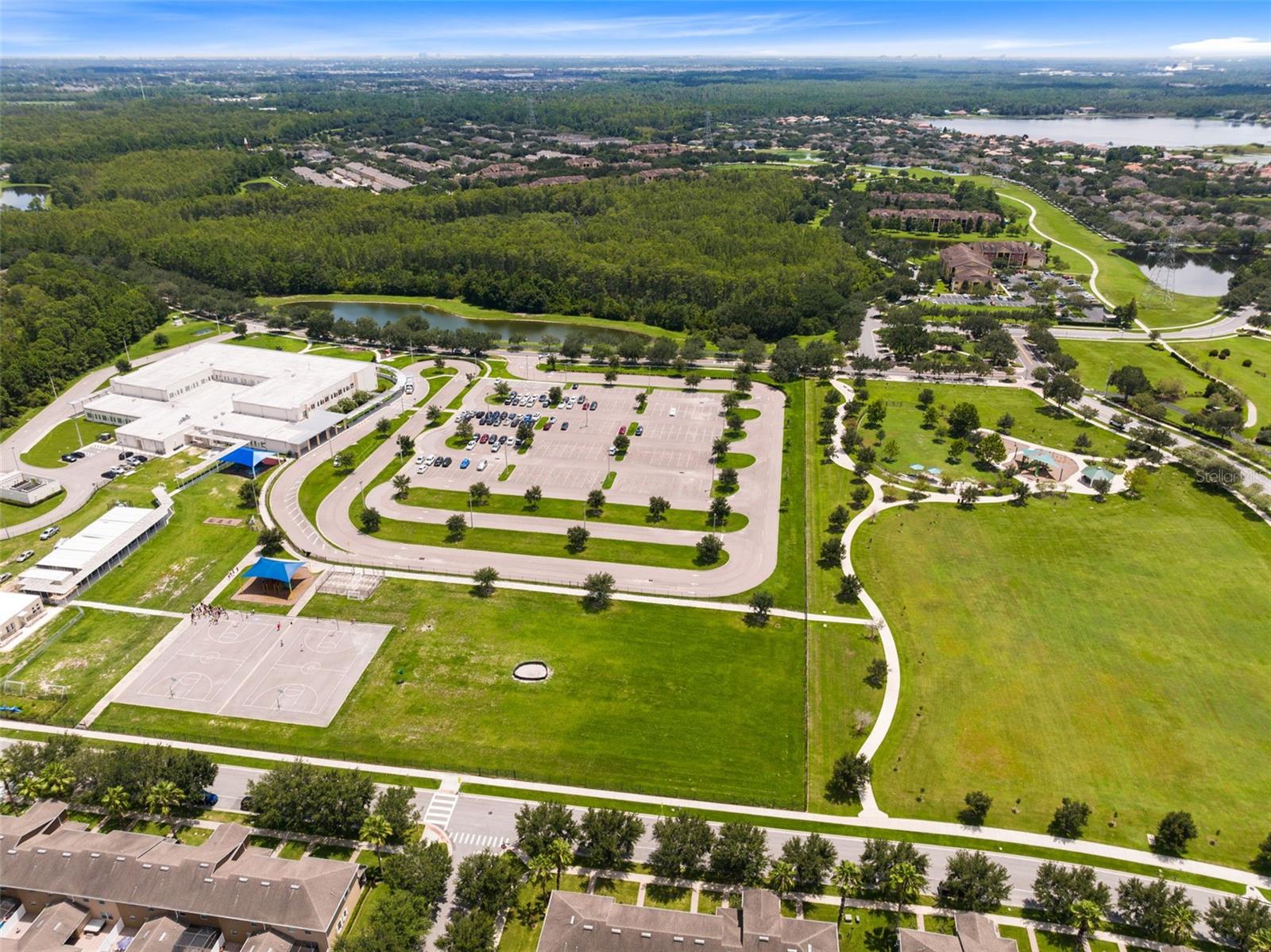 SIGNATURE LAKES - Residential