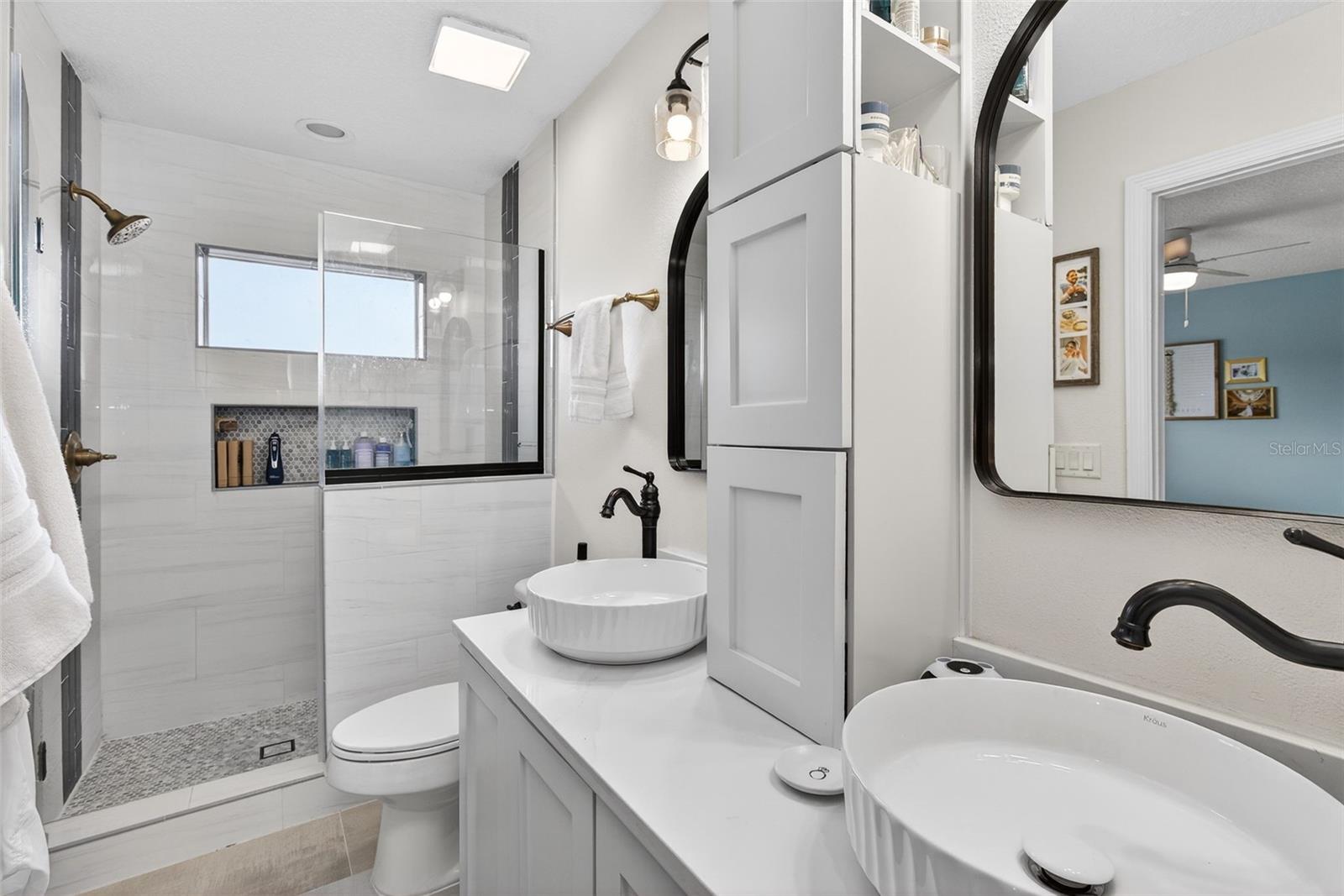 SIGNATURE LAKES - Residential