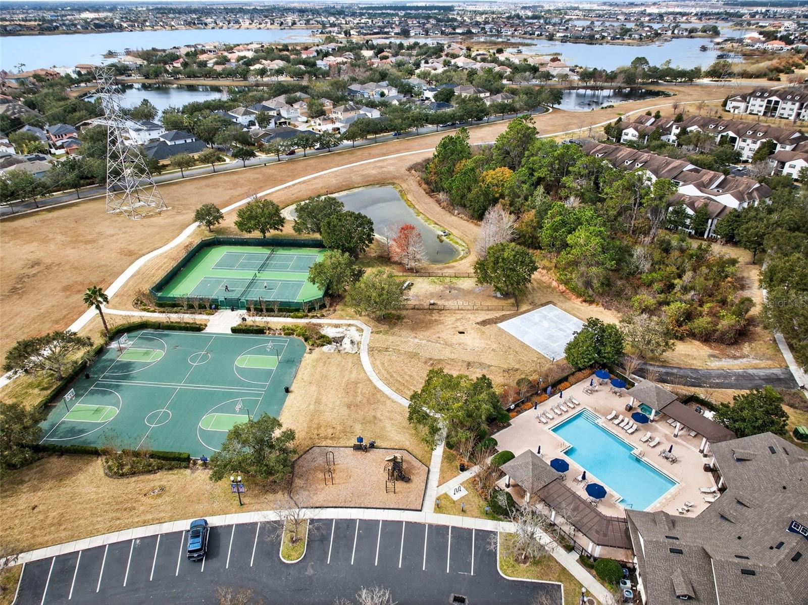 SIGNATURE LAKES - Residential