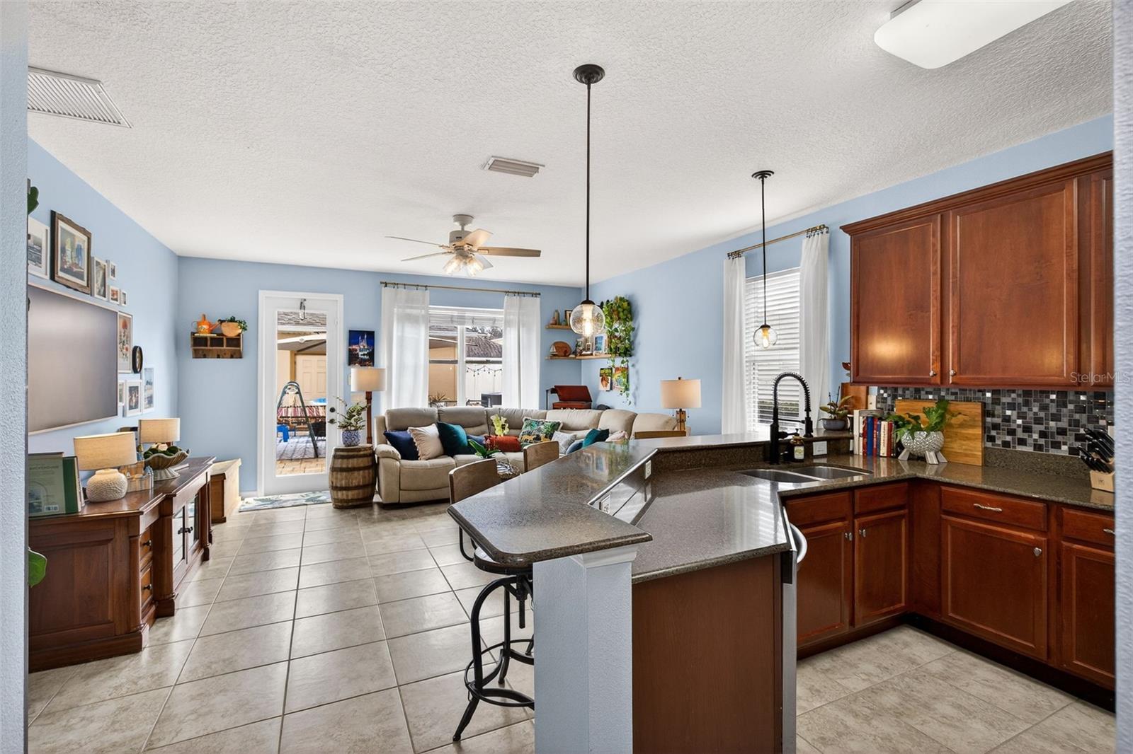 SIGNATURE LAKES - Residential