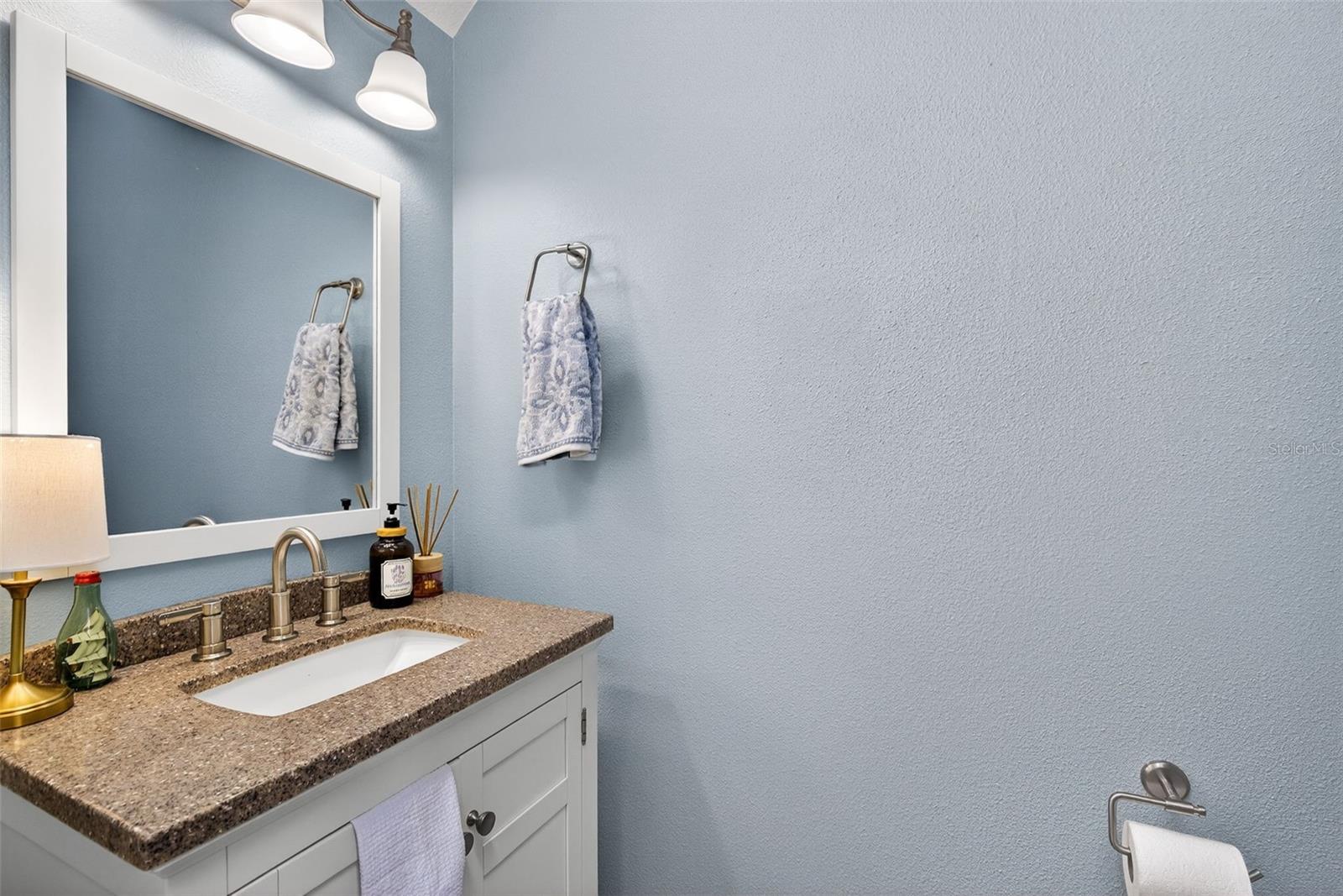 SIGNATURE LAKES - Residential