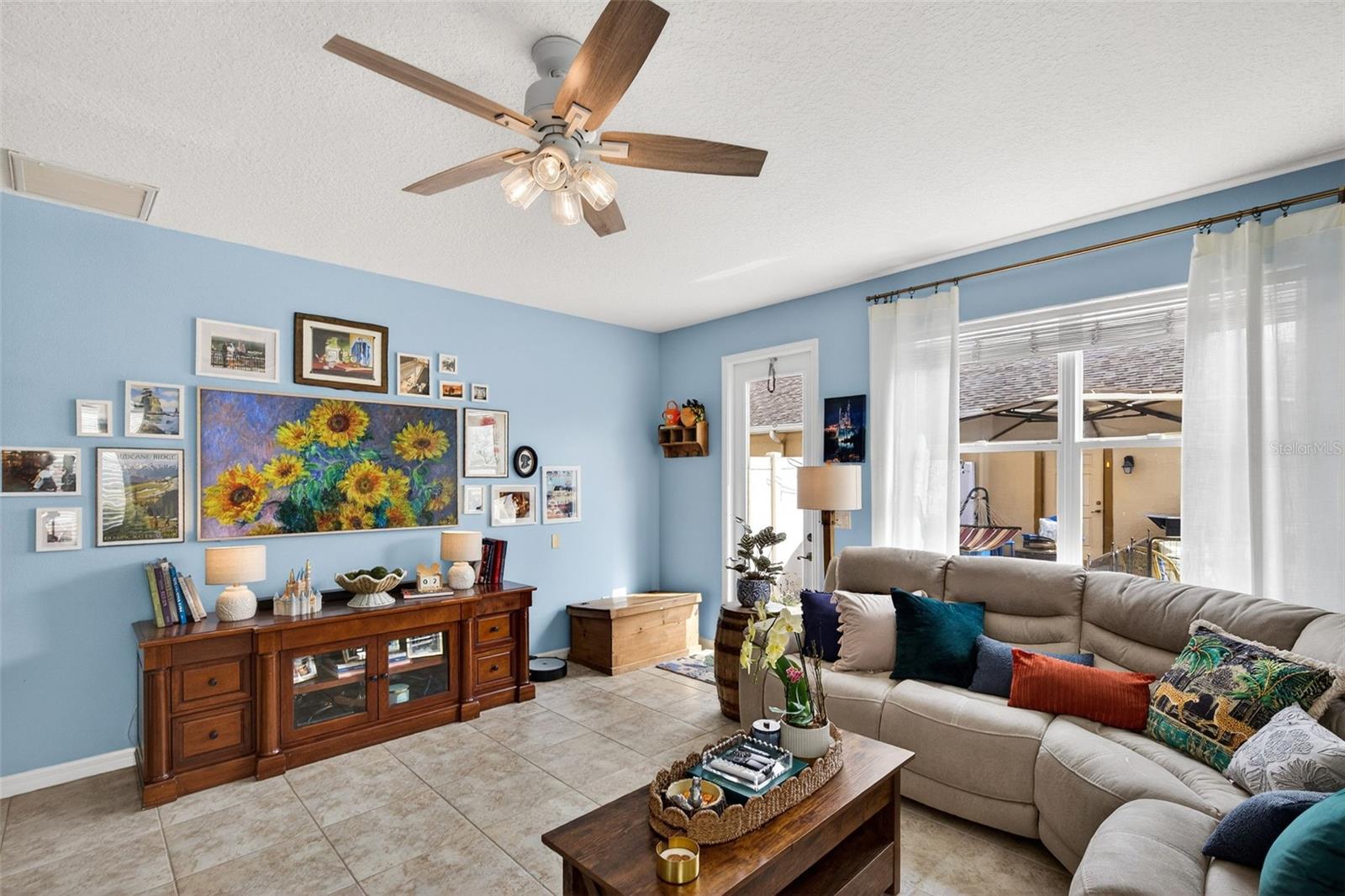 SIGNATURE LAKES - Residential