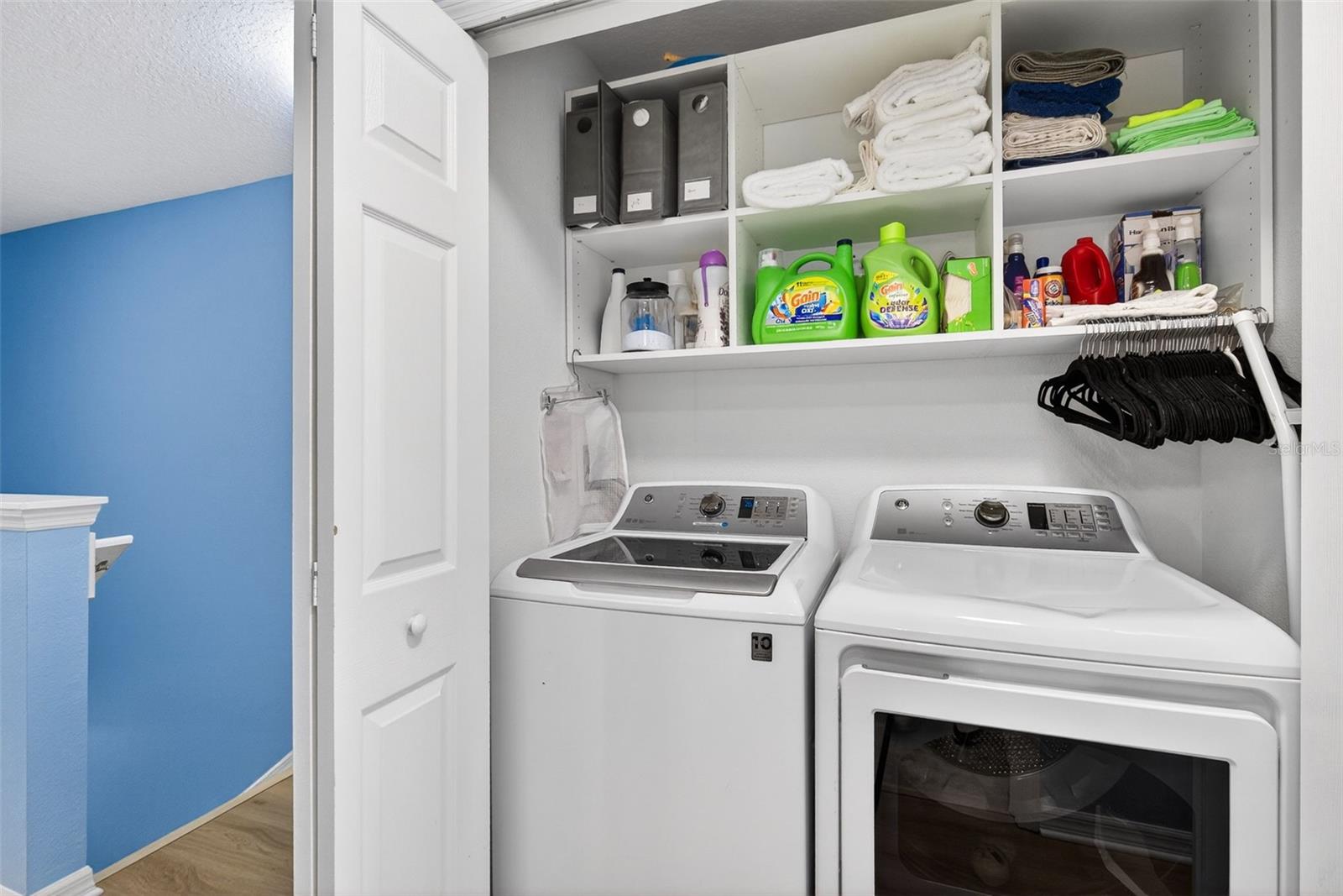 SIGNATURE LAKES - Residential