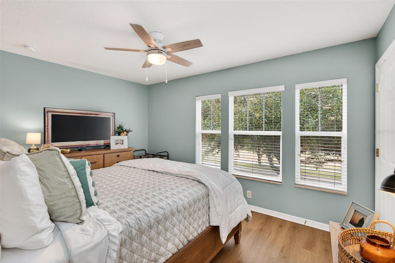 SIGNATURE LAKES - Residential