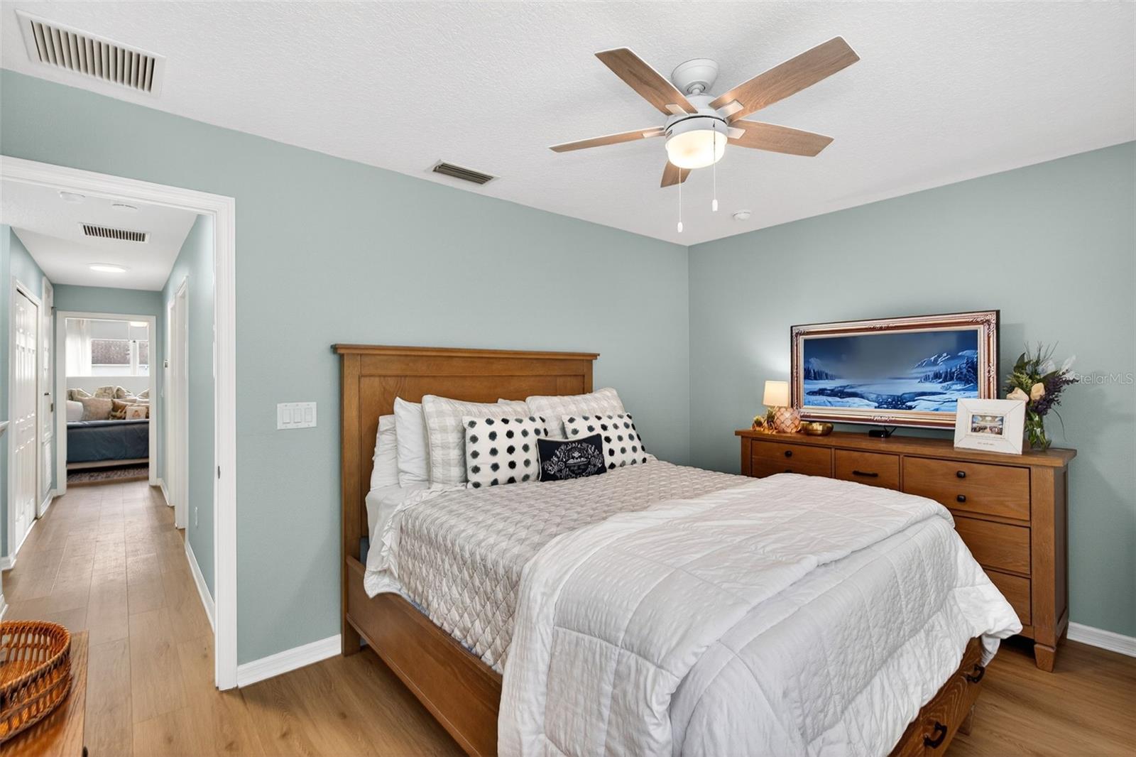 SIGNATURE LAKES - Residential