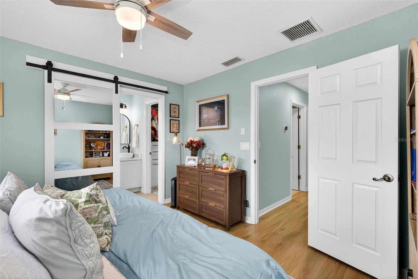 SIGNATURE LAKES - Residential