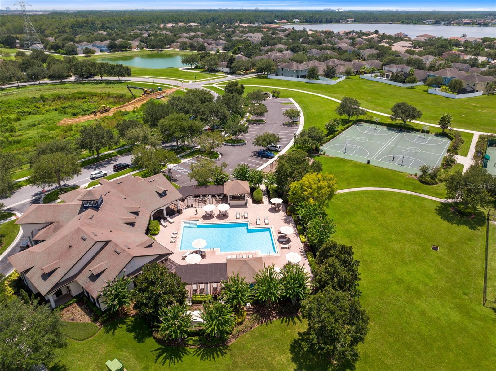 SIGNATURE LAKES - Residential
