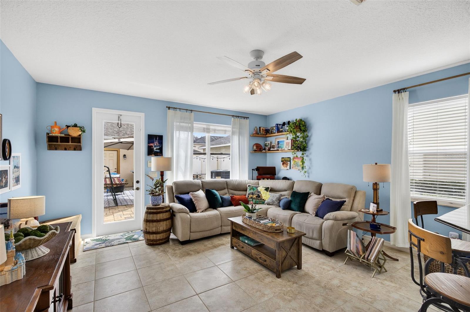 SIGNATURE LAKES - Residential